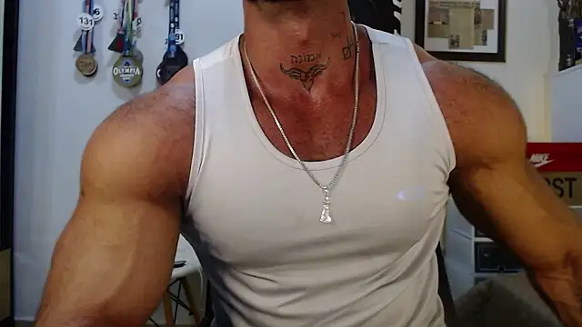 Snapshot of henryhadesflirt chatting on April 1, 7:55 pm henryhadesflirt online show from April 1, 7:55 pm