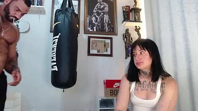 Snapshot of henryhadesflirt chatting on April 3, 6:17 pm henryhadesflirt online show from April 3, 6:17 pm