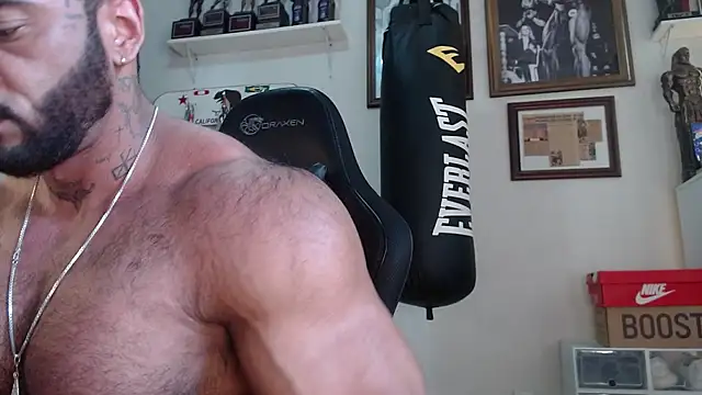 Snapshot of henryhadesflirt chatting on April 5, 11:40 am henryhadesflirt online show from April 5, 11:40 am