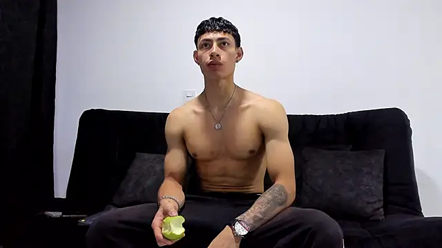 Snapshot of jey_cox23 chatting on November 22, 10:36 am jey cox23 online show from November 22, 10:36 am