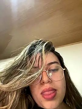 Snapshot of Aphrill chatting on September 20, 10:11 pm Aphrill online show from September 20, 10:11 pm