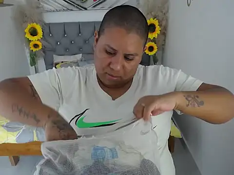 Snapshot of hotlesby_valery chatting on December 15, 8:02 pm hotlesby valery online show from December 15, 8:02 pm