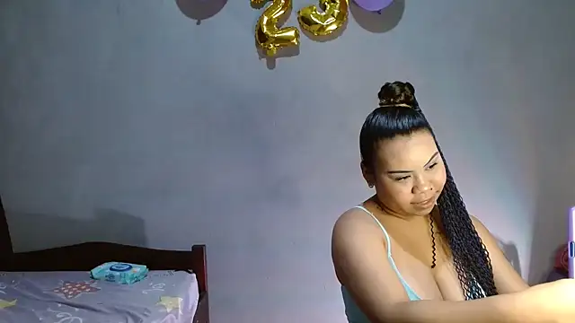 Snapshot of MelissaTommy chatting on October 19, 7:25 pm MelissaTommy online show from October 19, 7:25 pm
