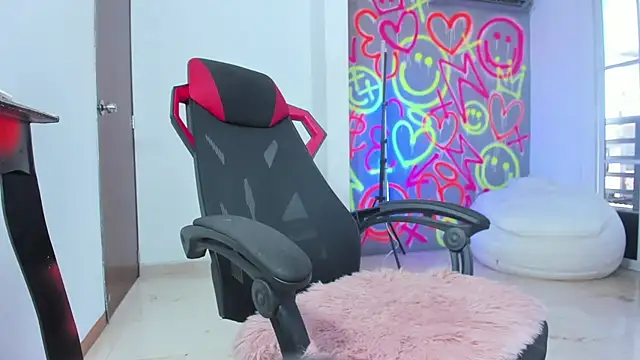 ZOE ROSE4 online show from December 18, 2:45 pm