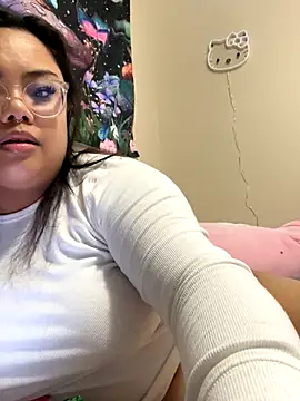 Snapshot of kiaradanielaxx chatting on December 1, 3:39 pm kiaradanielaxx online show from December 1, 3:39 pm