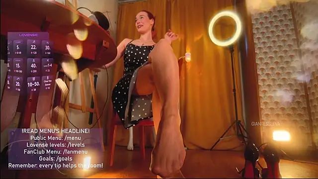 Snapshot of Giantess_Eva chatting on July 18, 4:44 pm Giantess Eva online show from July 18, 4:44 pm