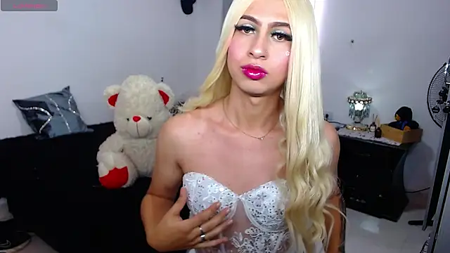 Snapshot of Victoria_Hot_xxx chatting on December 18, 7:09 pm Victoria Hot xxx online show from December 18, 7:09 pm