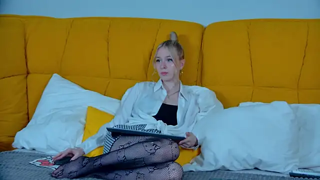 MiaGraces online show from October 21, 8:20 pm