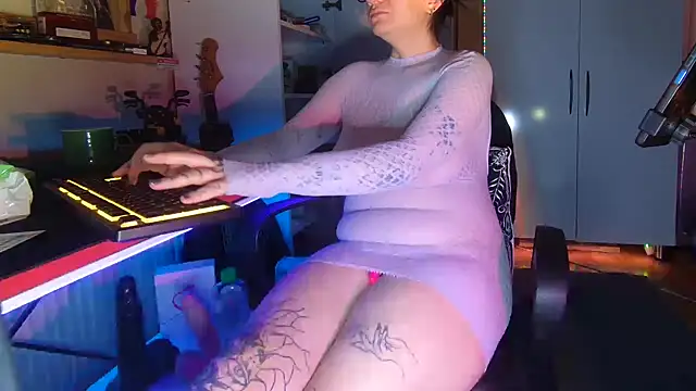 Snapshot of creameerryy21 chatting on November 24, 10:31 pm creameerryy21 online show from November 24, 10:31 pm