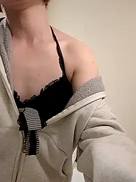 Snapshot of takusaki223 chatting on November 15, 2:46 pm takusaki223 online show from November 15, 2:46 pm