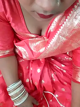 Snapshot of Kiara-Model chatting on October 19, 9:32 am Kiara-Model online show from October 19, 9:32 am