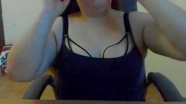 Snapshot of Liza-Mendez chatting on October 7, 5:26 am Liza-Mendez online show from October 7, 5:26 am