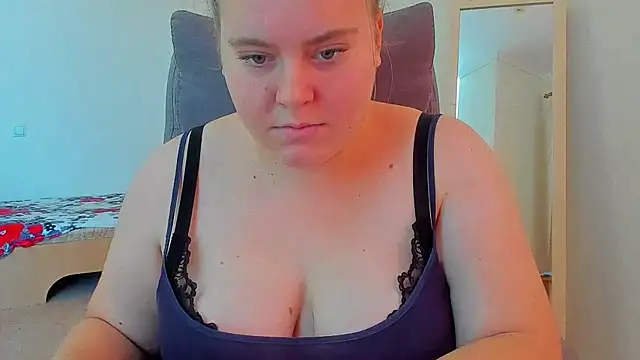 Snapshot of Liza-Mendez chatting on November 12, 8:15 am Liza-Mendez online show from November 12, 8:15 am