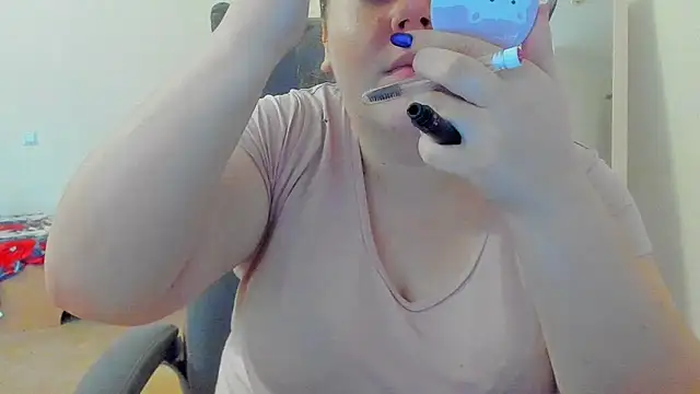 Snapshot of Liza-Mendez chatting on November 15, 6:33 am Liza-Mendez online show from November 15, 6:33 am