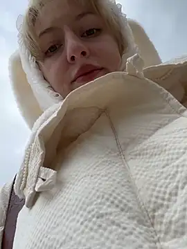 Snapshot of RonnieKiss chatting on October 3, 3:58 am RonnieKiss online show from October 3, 3:58 am