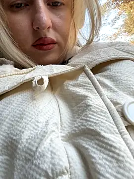 Snapshot of RonnieKiss chatting on October 8, 2:42 am RonnieKiss online show from October 8, 2:42 am