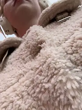 Snapshot of RonnieKiss chatting on October 27, 5:22 am RonnieKiss online show from October 27, 5:22 am