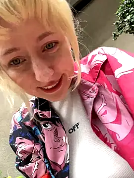 Snapshot of RonnieKiss chatting on November 20, 3:18 am RonnieKiss online show from November 20, 3:18 am