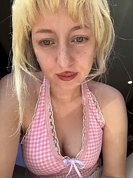 Snapshot of RonnieKiss chatting on December 1, 6:40 am RonnieKiss online show from December 1, 6:40 am