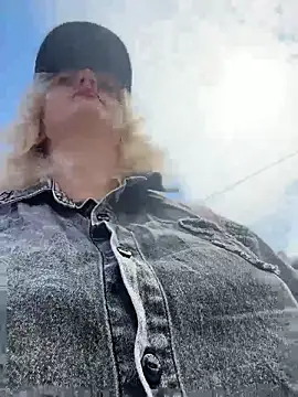 RonnieKiss online show from June 11, 3:37 am