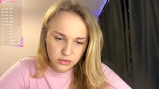 Snapshot of TanekaBoitel chatting on October 12, 10:14 am TanekaBoitel online show from October 12, 10:14 am