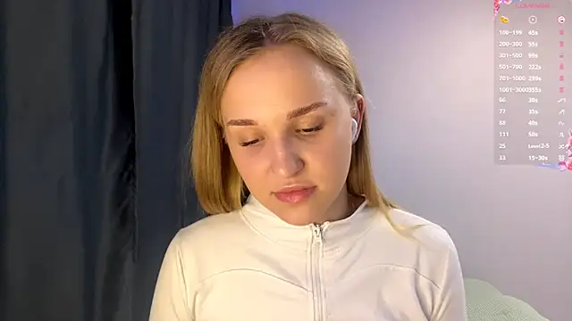 Snapshot of TanekaBoitel chatting on October 16, 10:16 am TanekaBoitel online show from October 16, 10:16 am