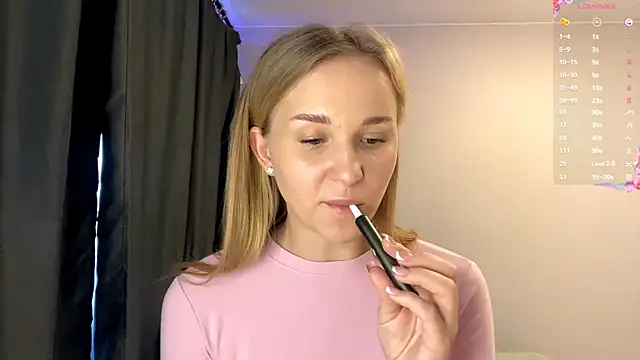 Snapshot of TanekaBoitel chatting on October 17, 10:40 am TanekaBoitel online show from October 17, 10:40 am