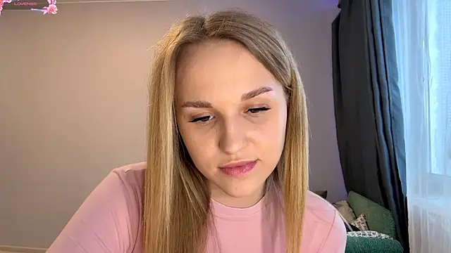 Snapshot of TanekaBoitel chatting on November 27, 12:18 pm TanekaBoitel online show from November 27, 12:18 pm