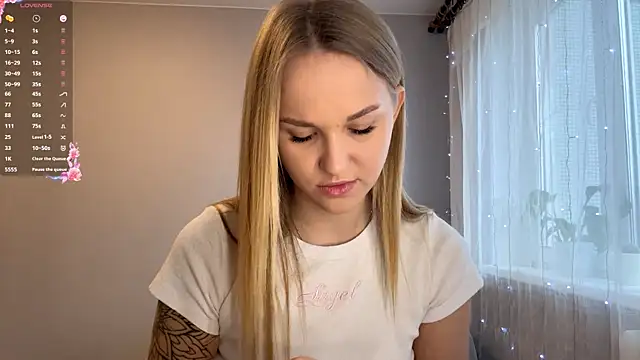 Snapshot of TanekaBoitel chatting on December 2, 11:26 am TanekaBoitel online show from December 2, 11:26 am