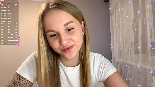 Snapshot of TanekaBoitel chatting on December 14, 2:55 pm TanekaBoitel online show from December 14, 2:55 pm