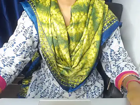 Snapshot of priya_gupta7 chatting on October 2, 1:51 pm priya gupta7 online show from October 2, 1:51 pm