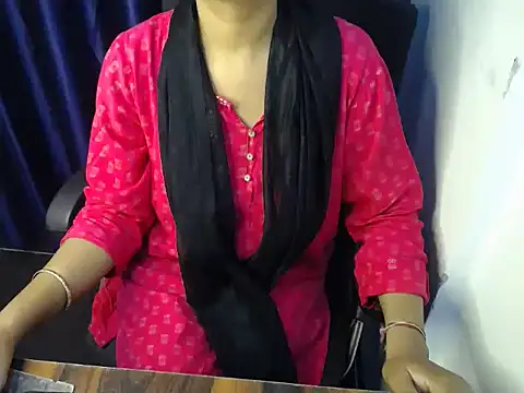 Snapshot of priya_gupta7 chatting on October 18, 1:45 pm priya gupta7 online show from October 18, 1:45 pm