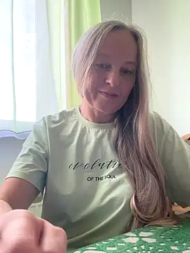 Snapshot of B_i_r_d_i_e chatting on September 20, 11:00 am B i r d i e online show from September 20, 11:00 am