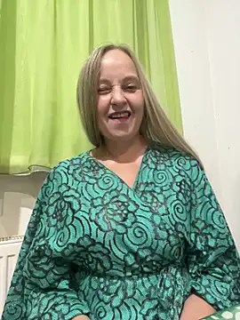 Snapshot of B_i_r_d_i_e chatting on September 23, 6:44 pm B i r d i e online show from September 23, 6:44 pm