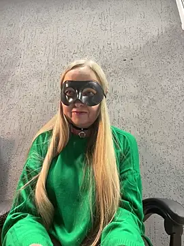 Snapshot of B_i_r_d_i_e chatting on September 29, 10:31 am B i r d i e online show from September 29, 10:31 am