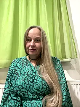 Snapshot of B_i_r_d_i_e chatting on October 1, 6:47 pm B i r d i e online show from October 1, 6:47 pm