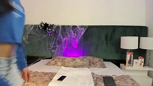 VanessaParis   online show from October 26, 8:37 pm