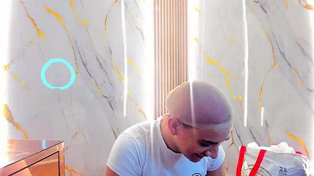 Snapshot of Marian_Cristal chatting on February 9, 3:21 am Marian Cristal online show from February 9, 3:21 am