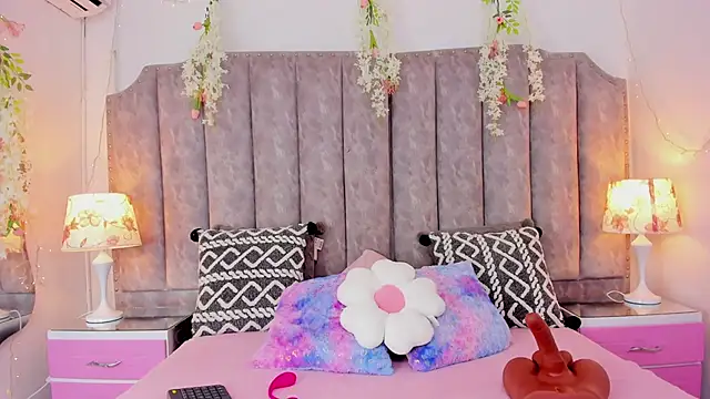 Snapshot of JadeBennett_ chatting on October 25, 4:31 am JadeBennett online show from October 25, 4:31 am