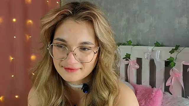 vivyboo111 online show from February 18, 9:00 pm