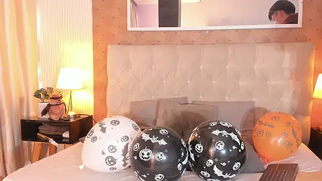 liam twiink online show from October 31, 8:10 pm