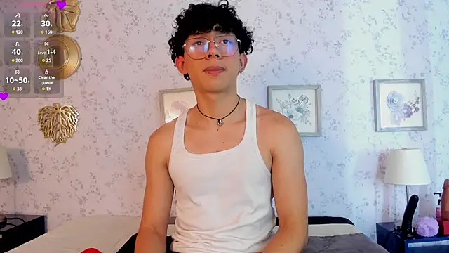 Snapshot of liam_twiink chatting on May 4, 7:43 pm liam twiink online show from May 4, 7:43 pm