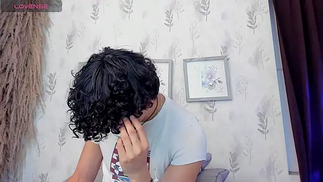 Snapshot of liam_twiink chatting on June 5, 2:01 pm liam twiink online show from June 5, 2:01 pm