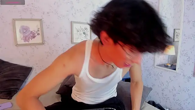 Snapshot of liam_twiink chatting on June 20, 8:00 pm liam twiink online show from June 20, 8:00 pm