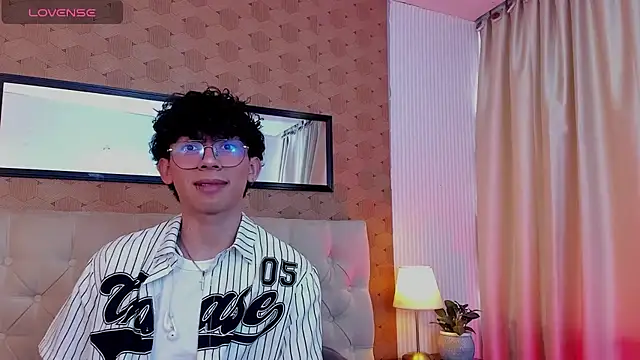 Snapshot of liam_twiink chatting on July 8, 7:51 pm liam twiink online show from July 8, 7:51 pm