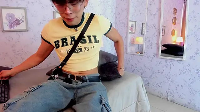 Snapshot of liam_twiink chatting on July 31, 5:12 pm liam twiink online show from July 31, 5:12 pm