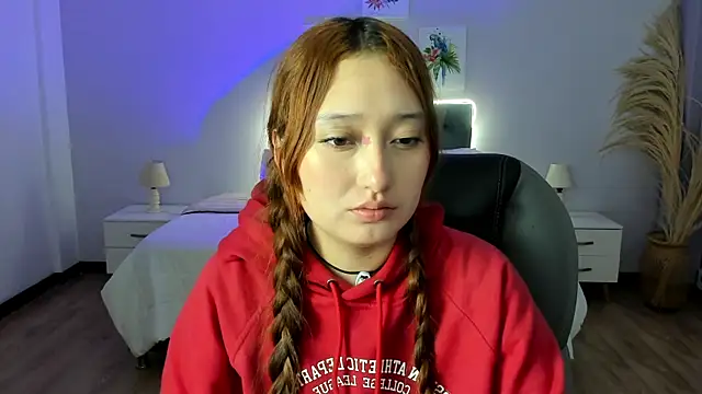 Samara Hilton 2 online show from October 28, 6:32 pm