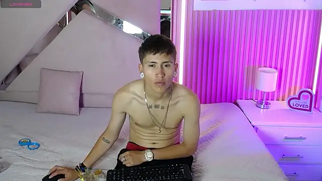 oblivionlove online show from October 4, 2:15 pm