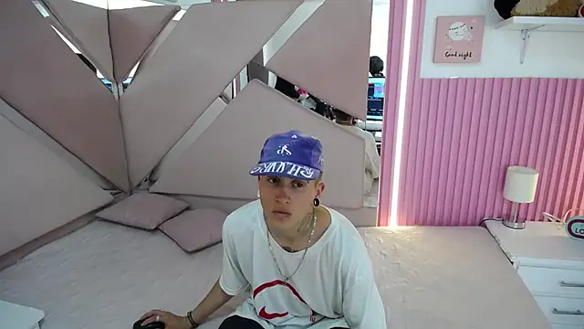 oblivionlove online show from March 13, 10:05 pm