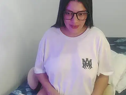 Snapshot of ImSweetLips chatting on October 4, 9:57 pm ImSweetLips online show from October 4, 9:57 pm